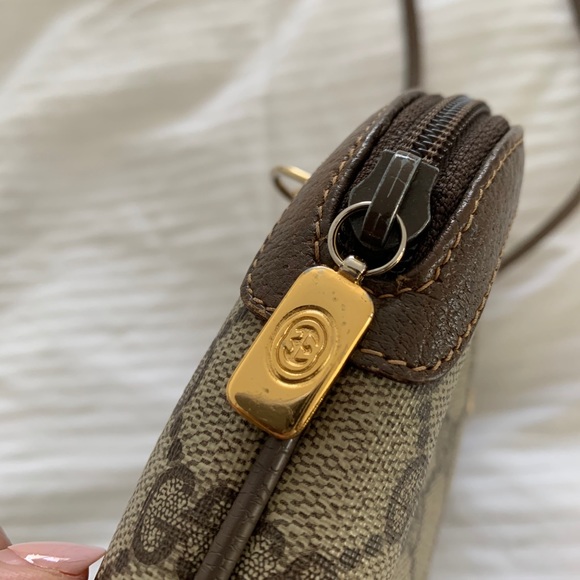 Authentic Vintage Gucci Crossbody - Picture 3 of 11